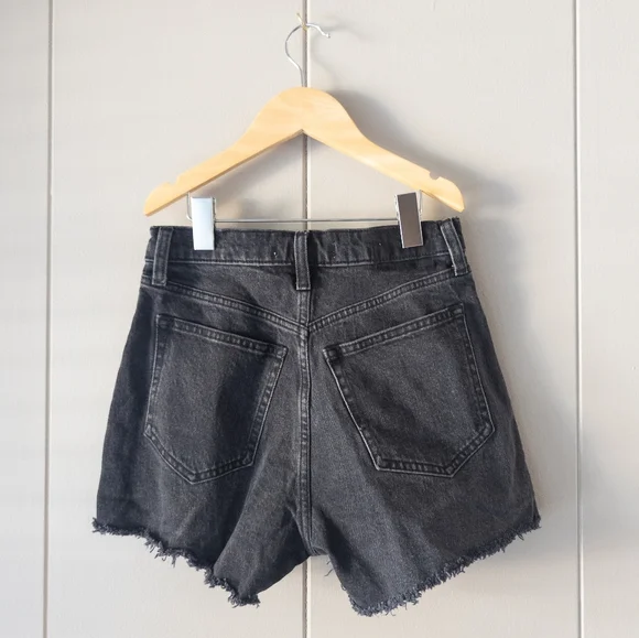 Abercrombie & Fitch The ‘90s Relaxed Cutoff Short High Rise Black - Size 24/00 - Picture 2 of 4